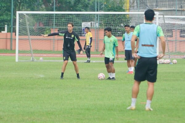 Munster Persiapkan Pengganti Slavko untuk Derbi Kontra Arema FC