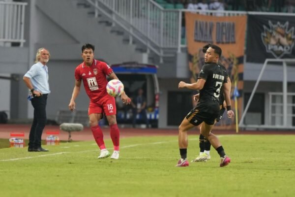 Here are some alternate titles for "Pelatih sebut kemenangan Dewa United buah dari rencana matang":

1. "Pelatih Ungkap Kemenangan Dewa United Hasil Strategi Terencana"
2. "Kemenangan Dewa United: Hasil dari Rencana yang Matang, Kata Pelatih"
3. "Pelatih: Strategi yang Matang Kunci Kemenangan Dewa United"
4. "Kemenangan Dewa United Berkat Rencana Cermat, Menurut Pelatih"
5. "Pelatih Dewa United: Rencana Matang di Balik Keberhasilan Tim"
6. "Kemenangan Dewa United: Produk dari Rencana Strategis yang Efektif"
7. "Pelatih Dewa United Mengatakan, Kemenangan Hasil Persiapan yang Matang"
8. "Dewa United Menang Berkat Rencana Strategis – Kata Pelatih"

Feel free to use or modify any of these suggestions!