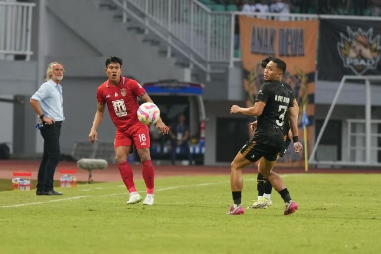 Here are some alternate titles for "Pelatih sebut kemenangan Dewa United buah dari rencana matang":

1. "Pelatih Ungkap Kemenangan Dewa United Hasil Strategi Terencana"
2. "Kemenangan Dewa United: Hasil dari Rencana yang Matang, Kata Pelatih"
3. "Pelatih: Strategi yang Matang Kunci Kemenangan Dewa United"
4. "Kemenangan Dewa United Berkat Rencana Cermat, Menurut Pelatih"
5. "Pelatih Dewa United: Rencana Matang di Balik Keberhasilan Tim"
6. "Kemenangan Dewa United: Produk dari Rencana Strategis yang Efektif"
7. "Pelatih Dewa United Mengatakan, Kemenangan Hasil Persiapan yang Matang"
8. "Dewa United Menang Berkat Rencana Strategis – Kata Pelatih"

Feel free to use or modify any of these suggestions!