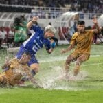 Berikut adalah beberapa alternatif judul untuk "PSIM Pertimbangkan Stadion Manahan Jadi Kandang Alternatif":

1. "PSIM Siapkan Stadion Manahan Sebagai Kandang Cadangan"
2. "Stadion Manahan, Opsi Kandang Alternatif bagi PSIM"
3. "PSIM Dapatkan Alternatif Kandang di Stadion Manahan"
4. "Stadion Manahan Jadi Pilihan Kandang Baru untuk PSIM"
5. "PSIM Lirik Stadion Manahan Sebagai Basis Pertandingan Alternatif"
6. "Mencari Kandang Baru, PSIM Tinjau Stadion Manahan"
7. "PSIM Evaluasi Stadion Manahan sebagai Kandangan Sementara"
8. "Stadion Manahan: Kandang Alternatif yang Dipertimbangkan PSIM"

Silakan pilih yang sesuai atau minta lebih banyak variasi jika diperlukan!